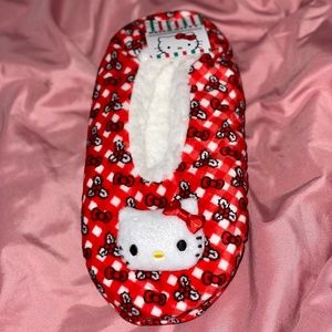 Hello Kitty Fuzzy Babba Slipper Socks